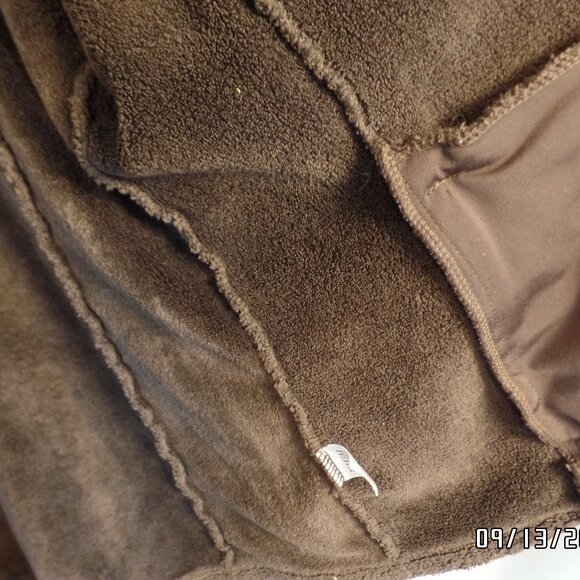 Disneyland Resort Winnie the Pooh and Piglet embroidered Fleece Jacket Medium - Picture 11 of 16